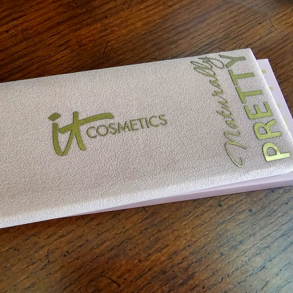 It Cosmetics Naturally Pretty Vol. 1 Matte Eyeshadow Palette